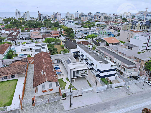 Imóvel a 5 Quadras do Mar em Caiobá com 5 Suítes, 284m²