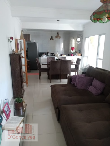 Sobrado à Venda no Centro de Diadema, 208m², 3 casas, R$1,3Mi