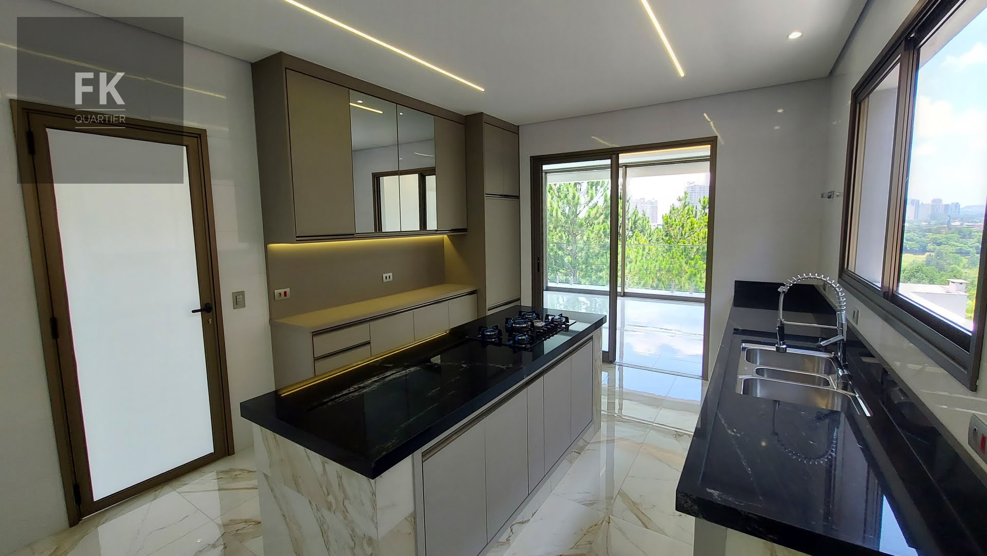 Casa à venda com 4 quartos, 4 suítes, 7 vagas e 578m² no Tamboré, Barueri (SP) — foto 10 de 30