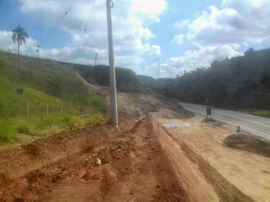 Terreno à venda com 985m² de terreno no Caputera, Arujá — foto principal