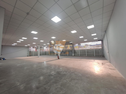 Salão - Comercial em Calmon Viana  -  Poá