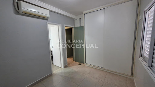 Suíte - Armário e Ar Condicionado