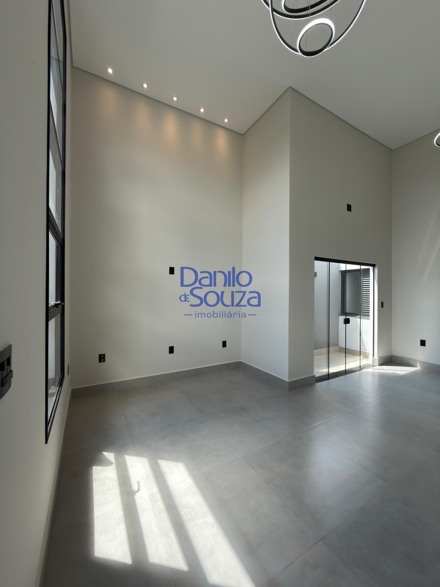 Casa à venda com 3 quartos, 1 banheiro, 2 vagas e 175m² no Jardim Europa V, Araxá — foto principal