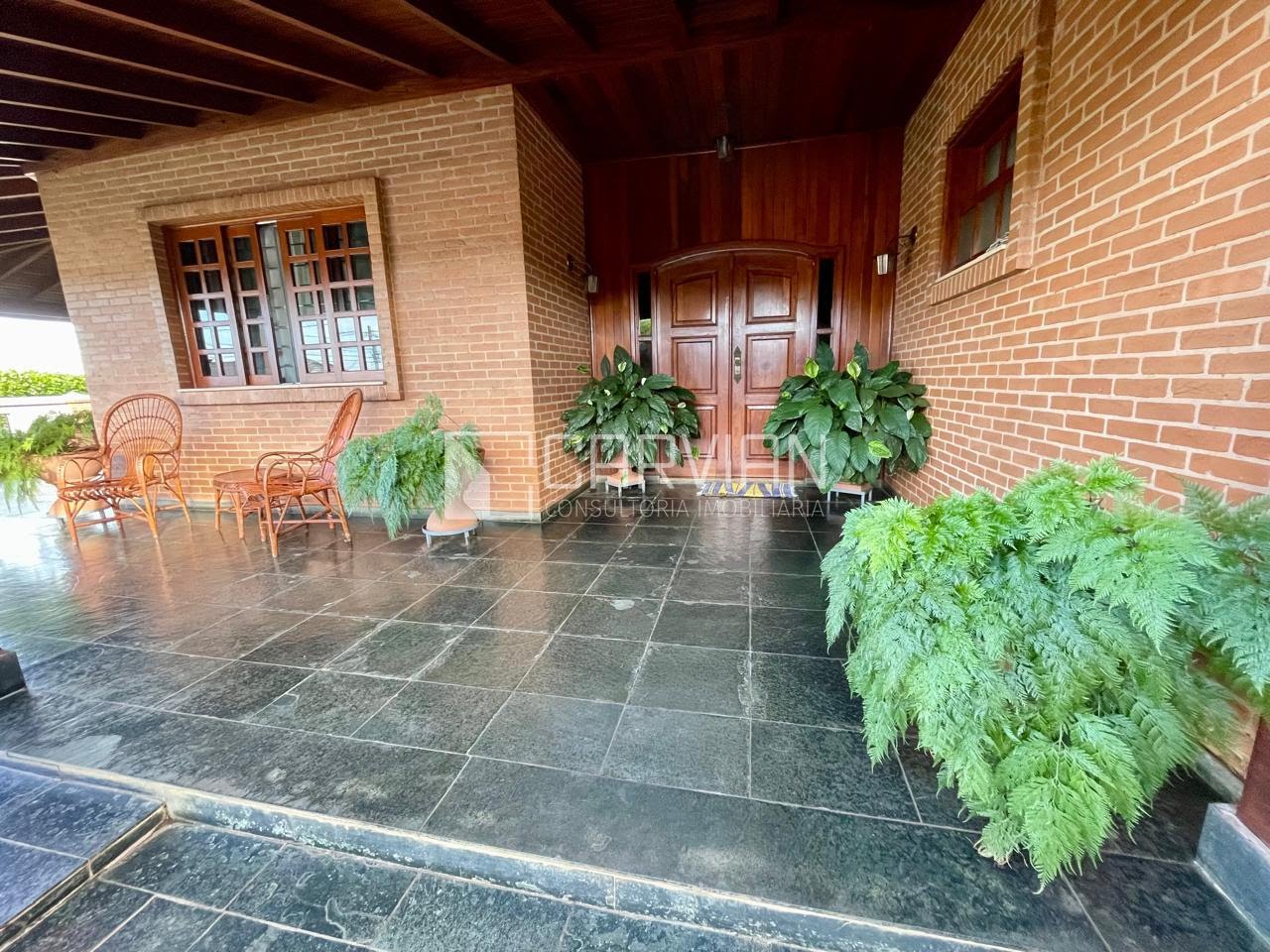 Casa à venda com 3 quartos, 4 banheiros, 4 vagas e 393m² no Centro, Cravinhos — foto principal