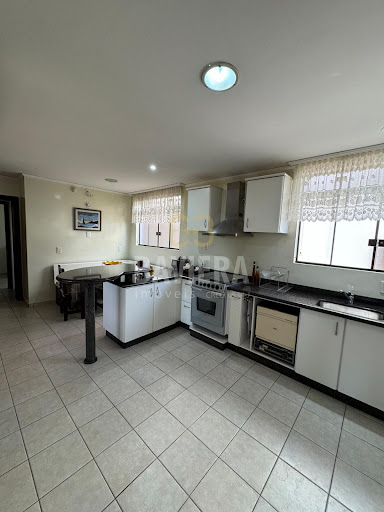 EXCELENTE CASA NO CENTRO | 4 Dormitórios