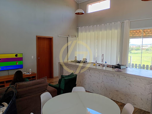 Casa em Pinheiros do Lago  -  Alambari