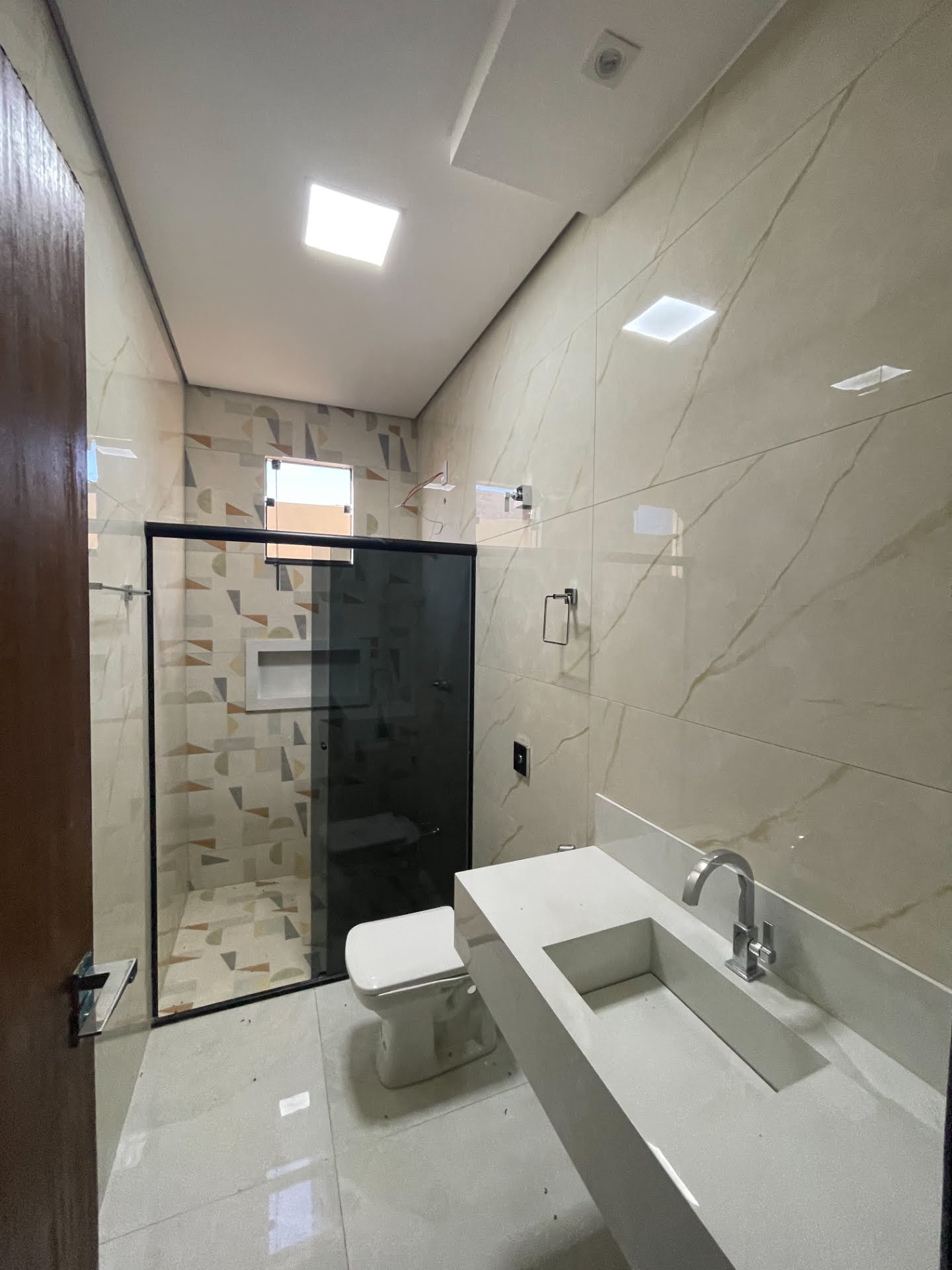 Casa à venda com 3 quartos, 1 suíte, 2 vagas e 120m² no Jardim Vitória, Paracatu (MG) — foto 2 de 13