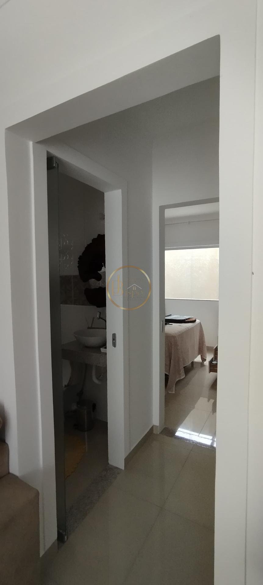 Casa à venda com 3 quartos, 2 suítes, 2 vagas e 130m² no Cambolo, Porto Seguro (BA) — foto 2 de 10