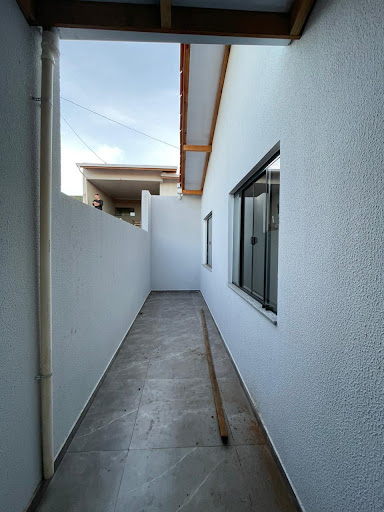 Espaço lateral amplo