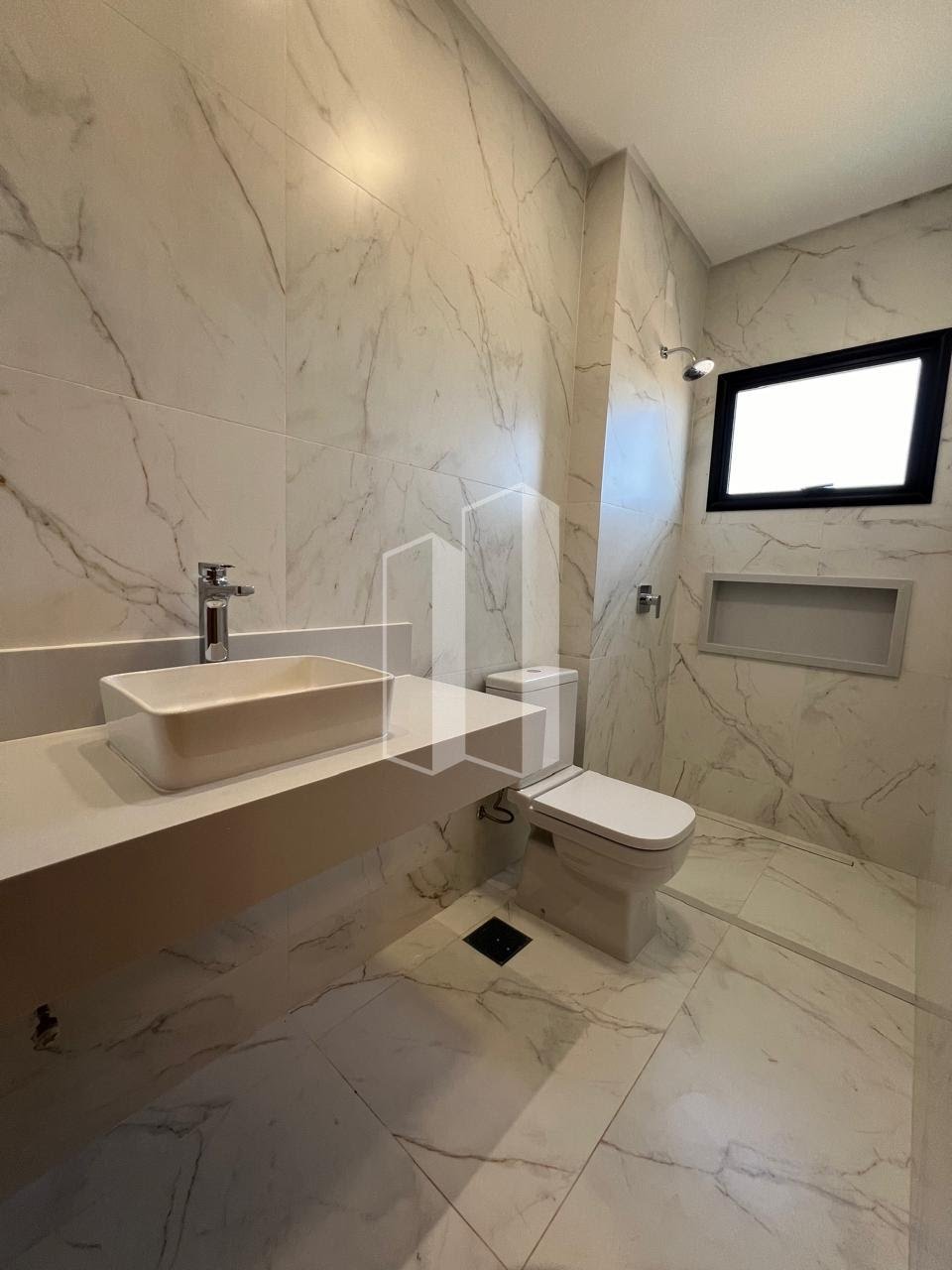 Casa à venda com 4 quartos, 3 suítes, 2 vagas e 246m² no Jardins Capri, Senador Canedo (GO) — foto 20 de 30