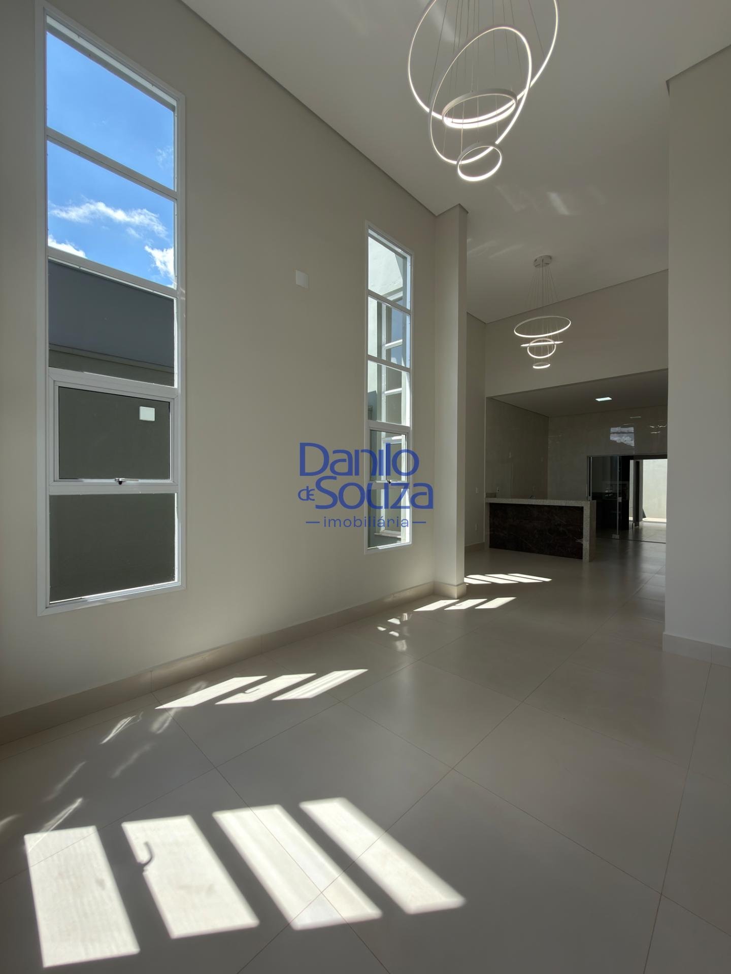 Casa à venda com 3 quartos, 1 banheiro, 2 vagas e 240m² no Jardim Europa V, Araxá — foto principal