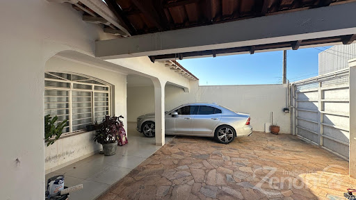 Casa à Venda na Vila Industrial, Adamantina: 4 Quartos, 2 Suítes