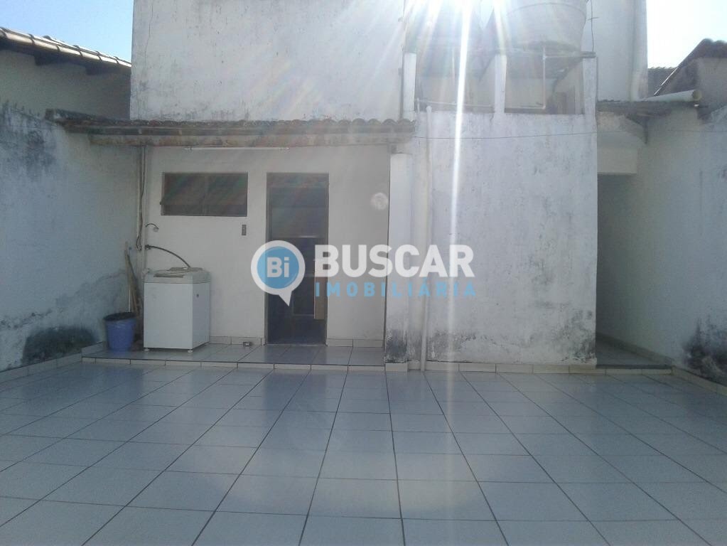 Casa à venda com 4 quartos, 3 banheiros, 2 vagas e 196m² no São João, Feira de Santana (BA) — foto 16 de 17