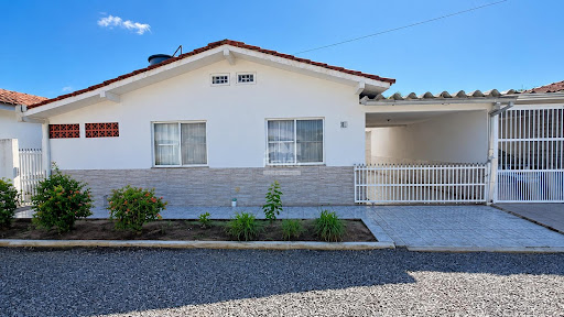 Casa em Balneário Costa Azul - Matinhos, PR