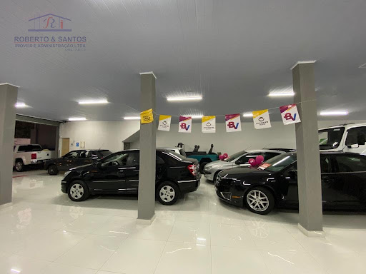 Loja com piso em porcelanato