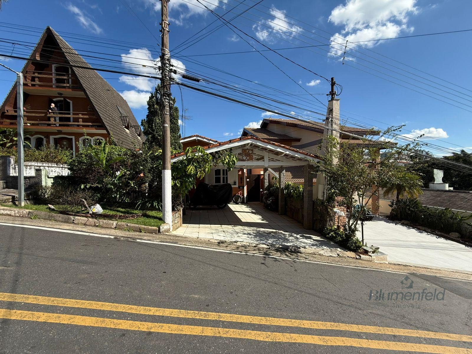 Casa à venda com 4 quartos, 1 suíte, 2 vagas e 229m² no Condomínio Arujazinho IV, Arujá (SP) — foto 3 de 30