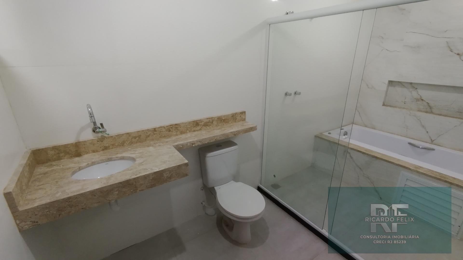 Casa à venda com 3 quartos, 2 suítes, 3 vagas e 240m² no Costazul, Rio das Ostras (RJ) — foto 23 de 25