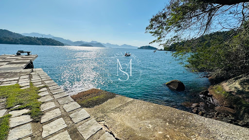 Casa na Ilha em Angra Caiçara com Píer Privativo 