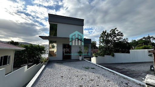 Casa à venda em Rio Caveiras, Biguaçu | 3 dorms, suíte