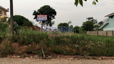 Terreno no Jardim Aurélio Bernardi II, medindo 420,00 metros quadrados. Frente medindo: 12,00m. Fundo: 12,00m. Lado Direito: 35,00m. Lado Esquerdo 35,00m