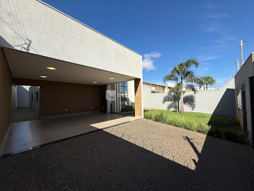 Casa em Loteamento Jardins Florença  -  Catalão