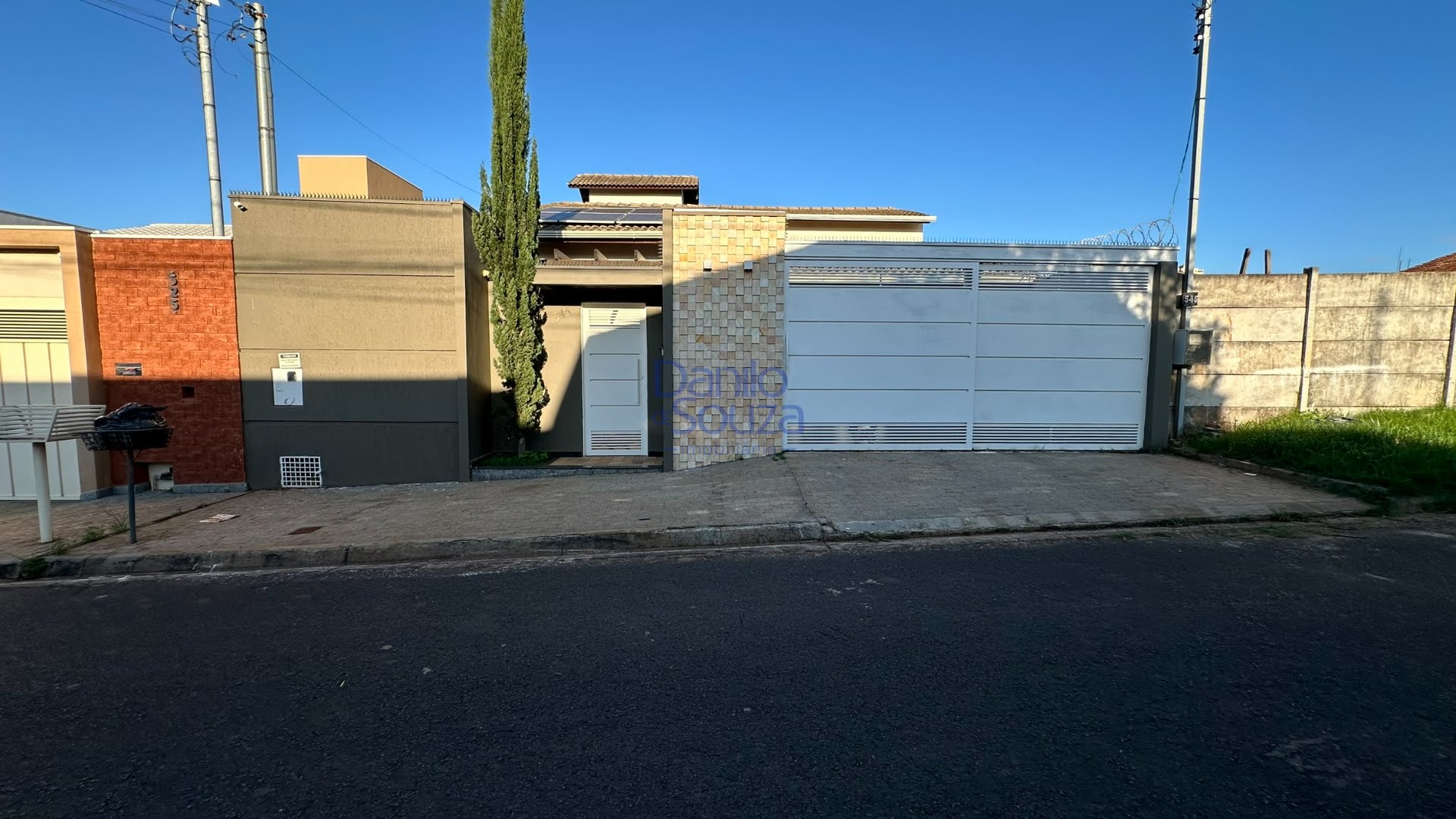 Casa à venda com 3 quartos, 1 suíte, 2 vagas e 360m² no Jardim Imperial, Araxá (MG) — foto 2 de 27