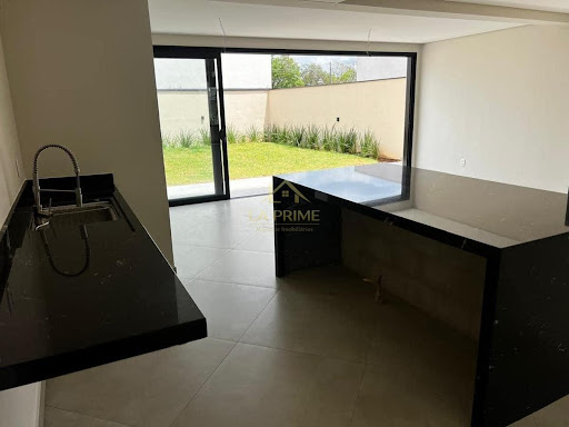 Sobrado com piscina de Condomínio em Cajuru do Sul - Sorocaba, SP - 211m2 - 3 Suítes - 4 vagas