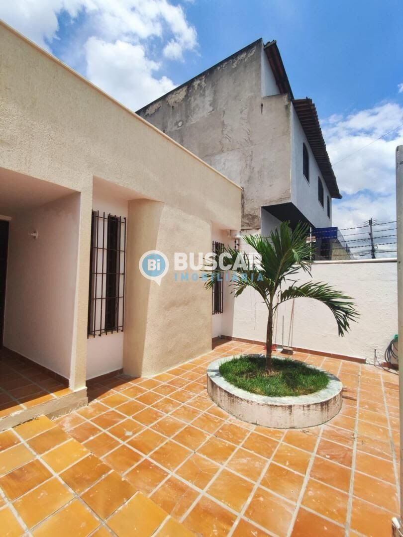 Casa à venda com 3 quartos, 1 suíte, 2 vagas e 300m² no Santa Mônica, Feira de Santana (BA) — foto 2 de 23