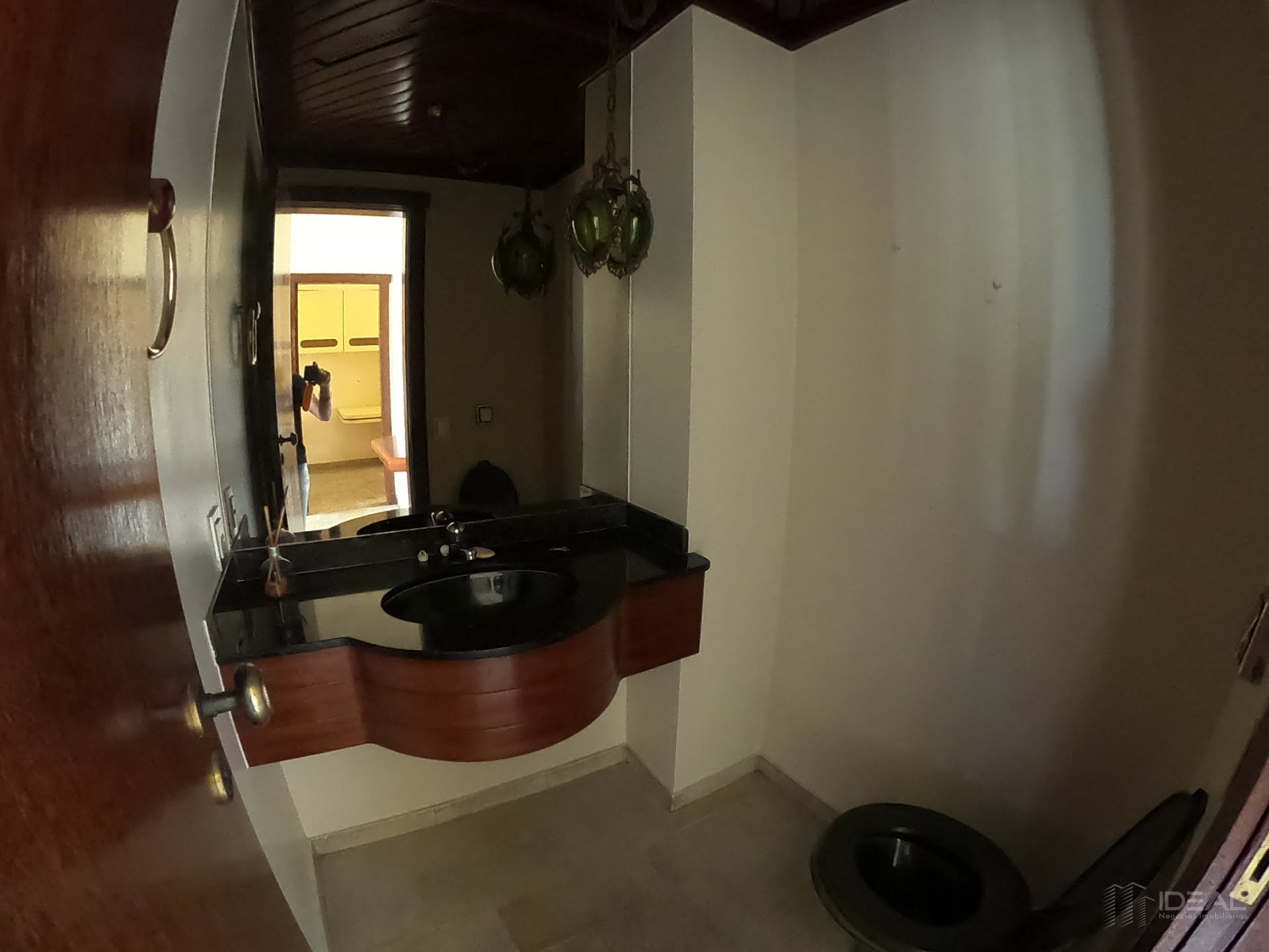 Apartamento à venda com 4 quartos próximo ao CENSA no Centro de Campos dos Goytacazes, RJ.
