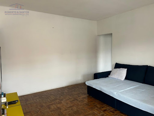 Sala com piso de taco