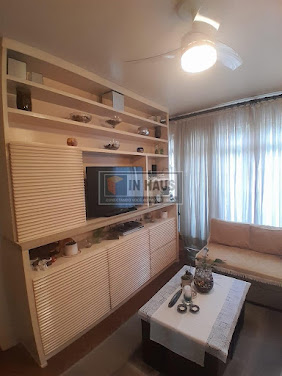  Apartamento 77m², 3 dorms,  sala ampla, cozinha, lavanderia espaçosa com quarto e banheiro de empregada, banheiro social, armários embutidos na cozinha e dormitórios, vaga de garagem.