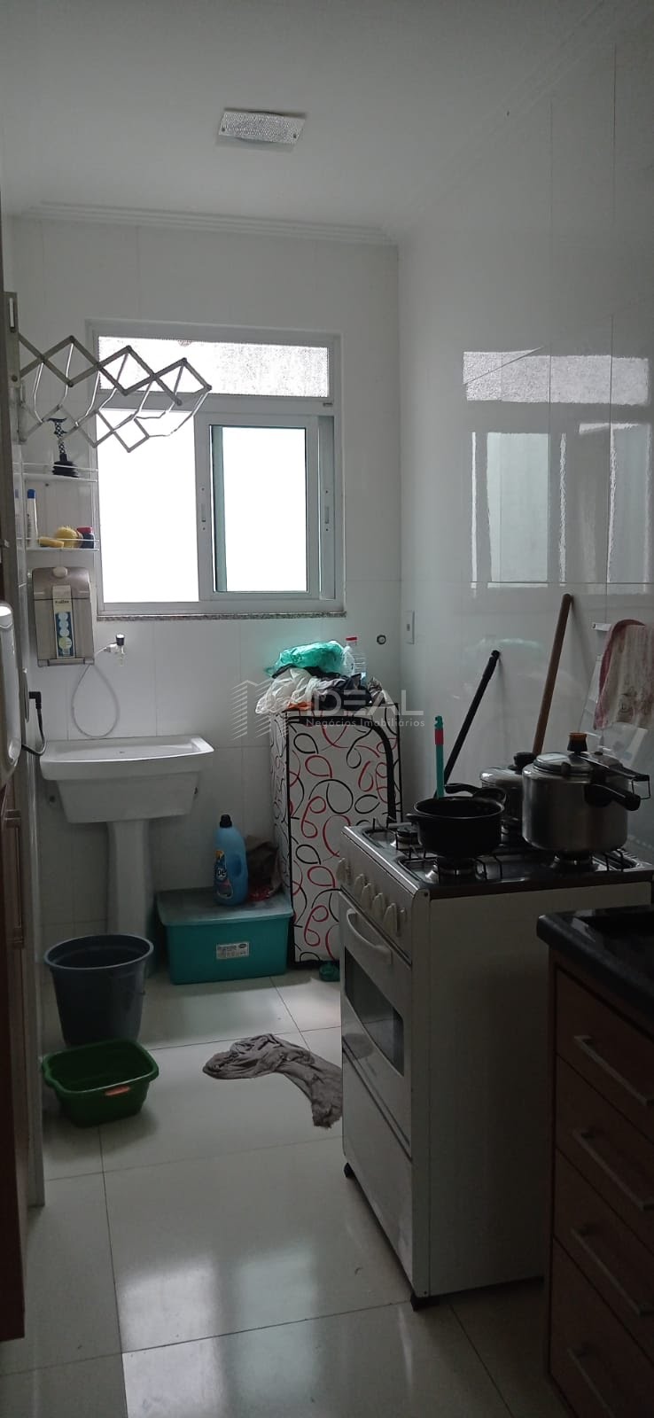 Vendo 04 apartamentos de 01 quarto no centro, sendo 02 com sacada e 02 com pequena área externa de ventilação cod 16414