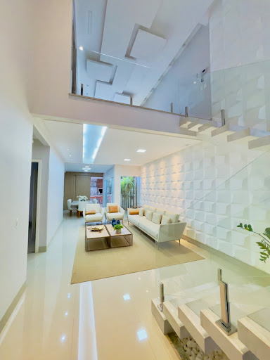Sobrado de luxo em Loteamento Residencial Maria Amélia - Catalão: 4 dormitórios, 3 suítes, 347m² de área útil por R$1.200.000 para venda e locação