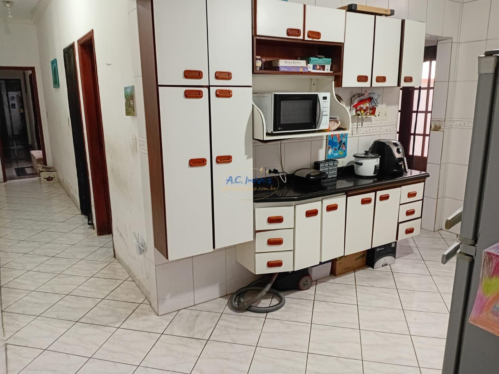 Casa à venda com 3 quartos, 1 suíte, 2 vagas e 107m² no Vila Tupi, Praia Grande (SP) — foto 23 de 24