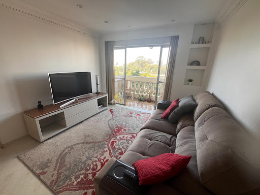 Apartamento no Campo Belo, 3 dormitórios sendo 1 suíte, 2 banheiros, 1 vaga livre, varanda, andar alto, mobiliado e com janelas anti-ruídos, Locação 100m²
