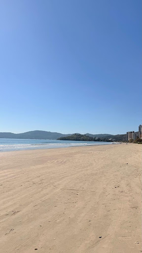 Locação de Temporada - Casa frente mar 4 quartos - Balneário Perequê - Porto Belo/SC