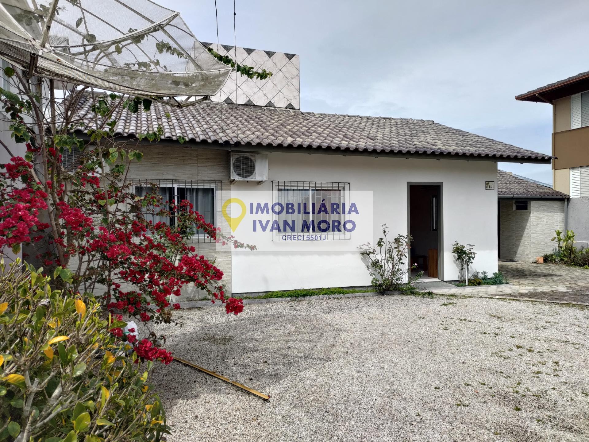 Casa para alugar com 3 quartos, 3 banheiros e 3 vagas no Daniela, Florianópolis — foto principal