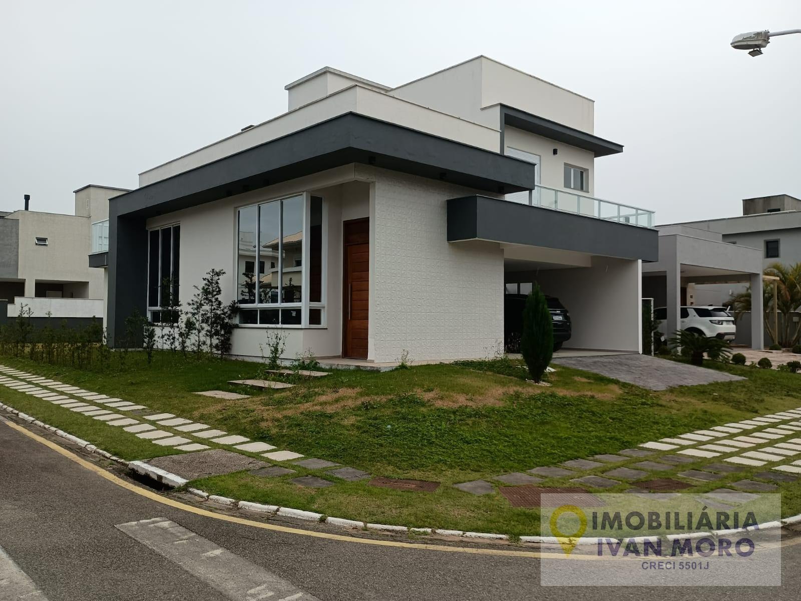Casa à venda com 3 quartos, 3 banheiros, 4 vagas e 236m² no São João do Rio Vermelho, Florianópolis — foto principal