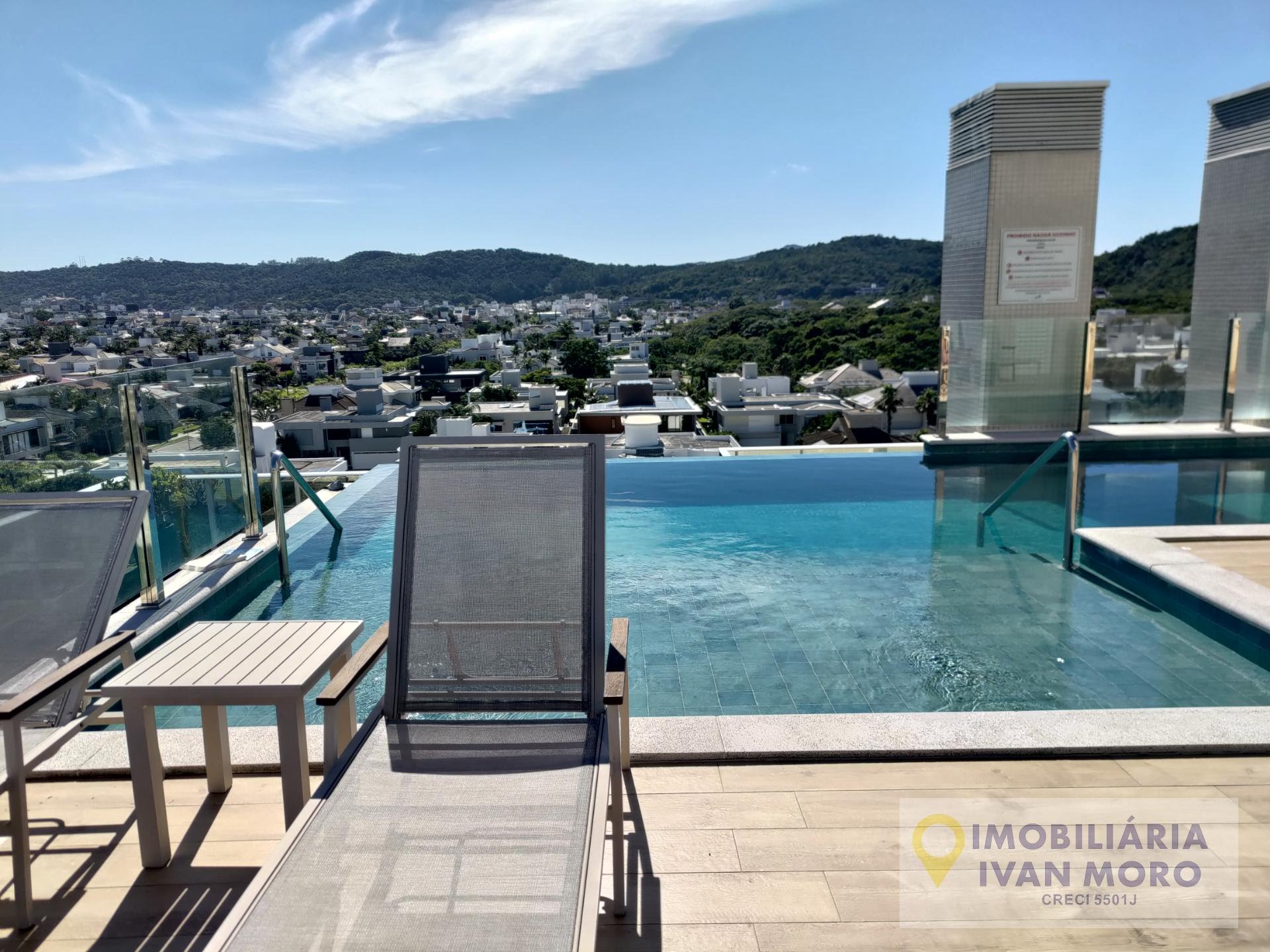 Apartamento à venda com 2 quartos, 3 banheiros, 2 vagas e 80m² no Jurerê Internacional, Florianópolis — foto principal