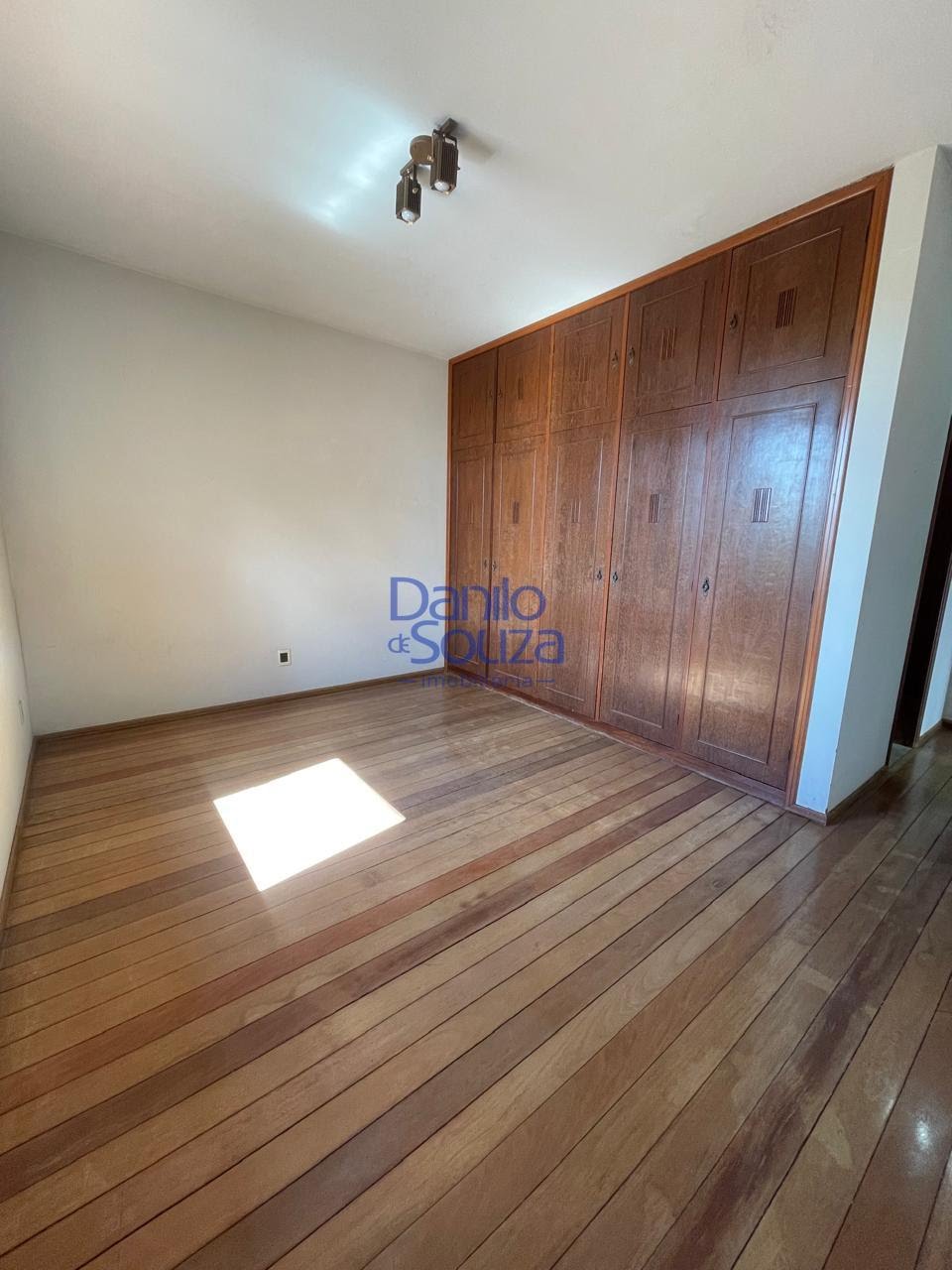 Casa à venda com 4 quartos, 3 suítes, 2 vagas e 344m² no São Cristóvão, Araxá (MG) — foto 16 de 29
