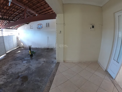 Casa com ponto comercial para venda no Parque Califórnia - Campos dos Goytacazes, RJ 