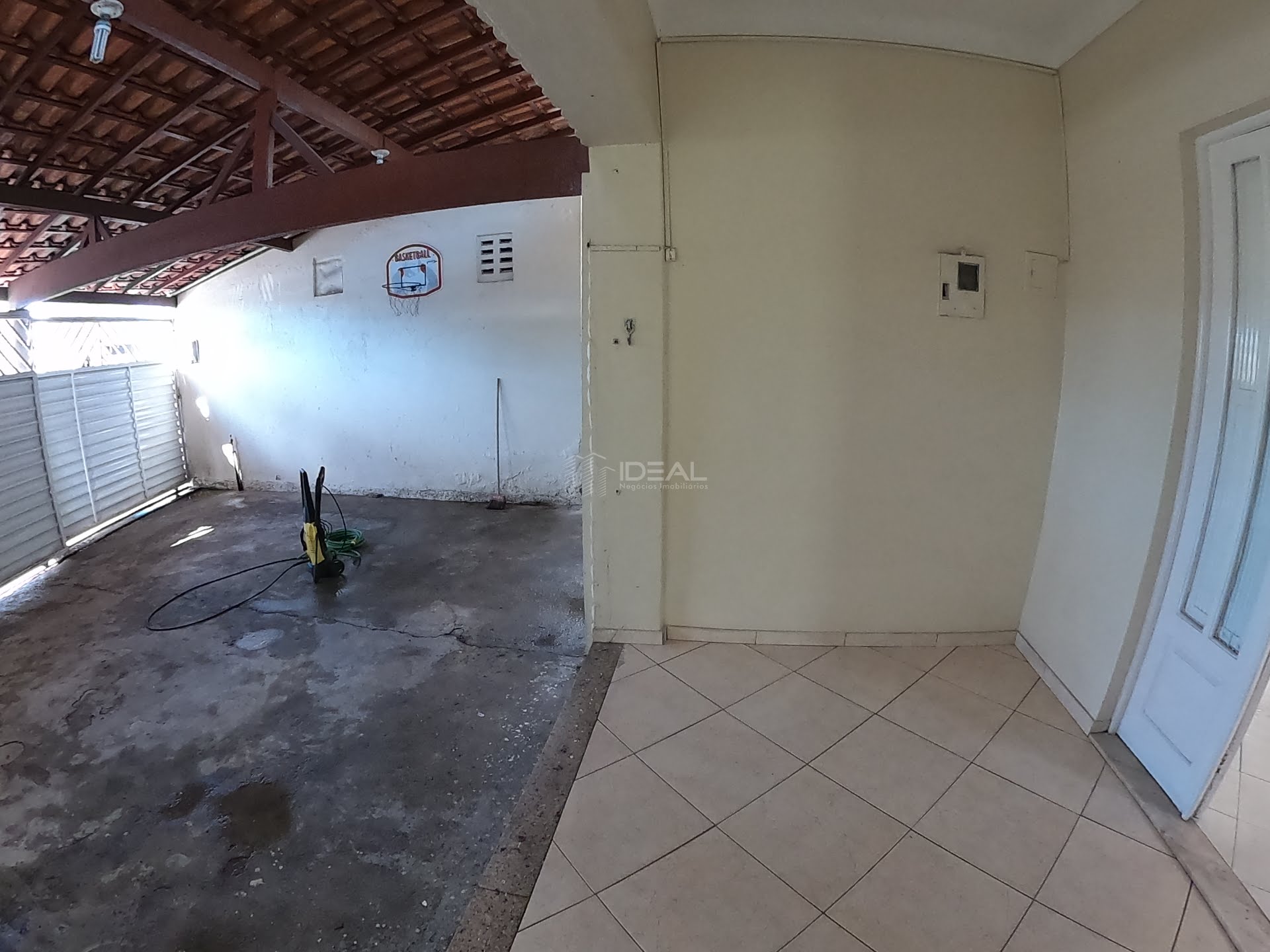 Casa com ponto comercial para venda no Parque Califórnia - Campos dos Goytacazes, RJ 