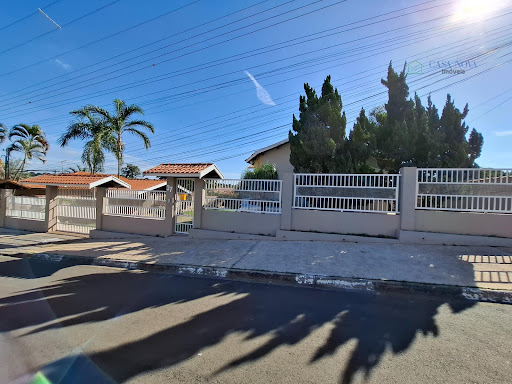 Chácara no bairro Nova São Pedro II com 262m² de área construída e terreno de 1.000 m², 3 dormitórios sendo 1 suíte, 2 banheiros sociais, piscina, área gourmet, churrasqueira, fogão a lenha, forno piz