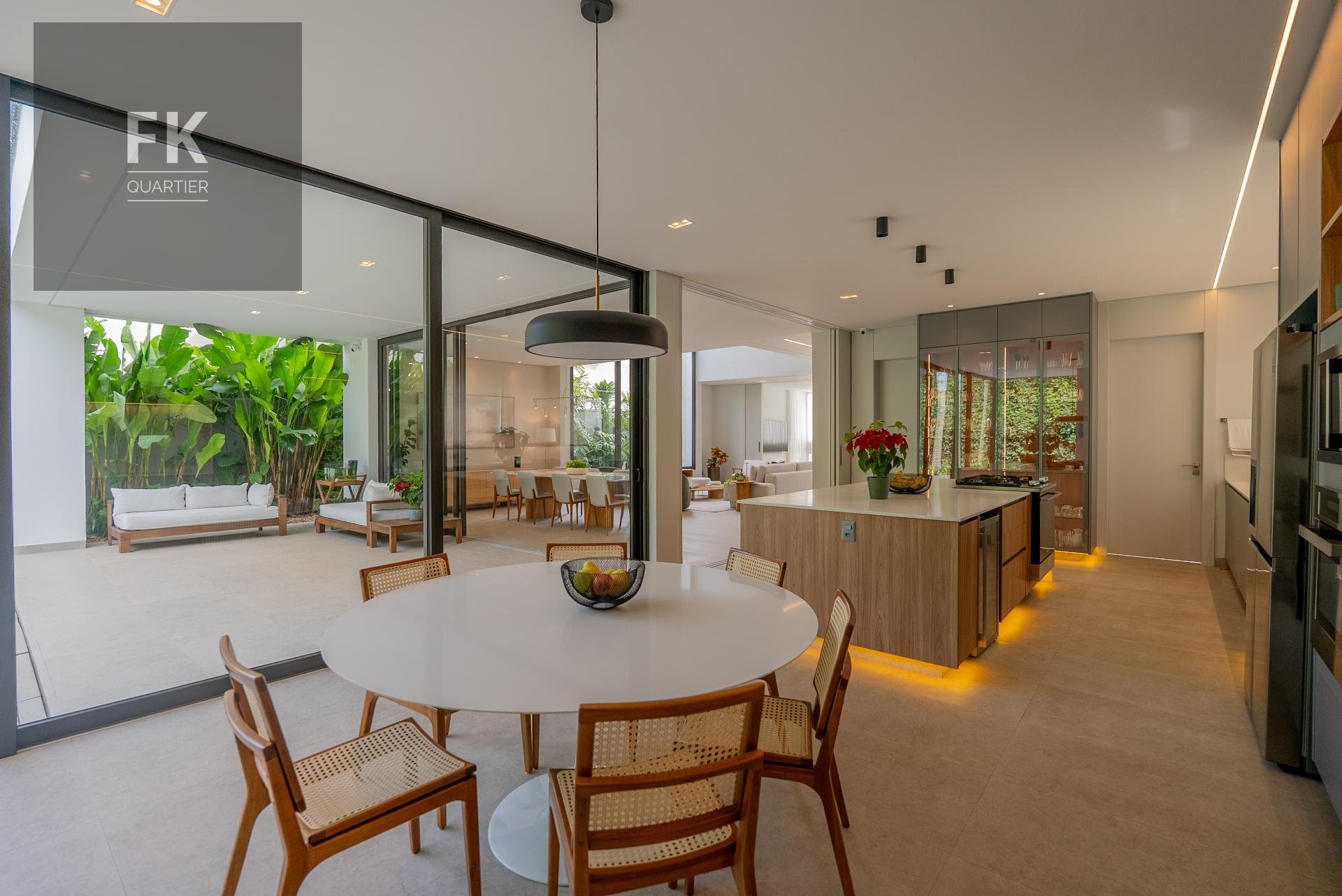 Casa à venda com 4 quartos, 4 suítes, 6 vagas e 537m² no Alphaville Residencial Dois, Barueri (SP) — foto 16 de 30