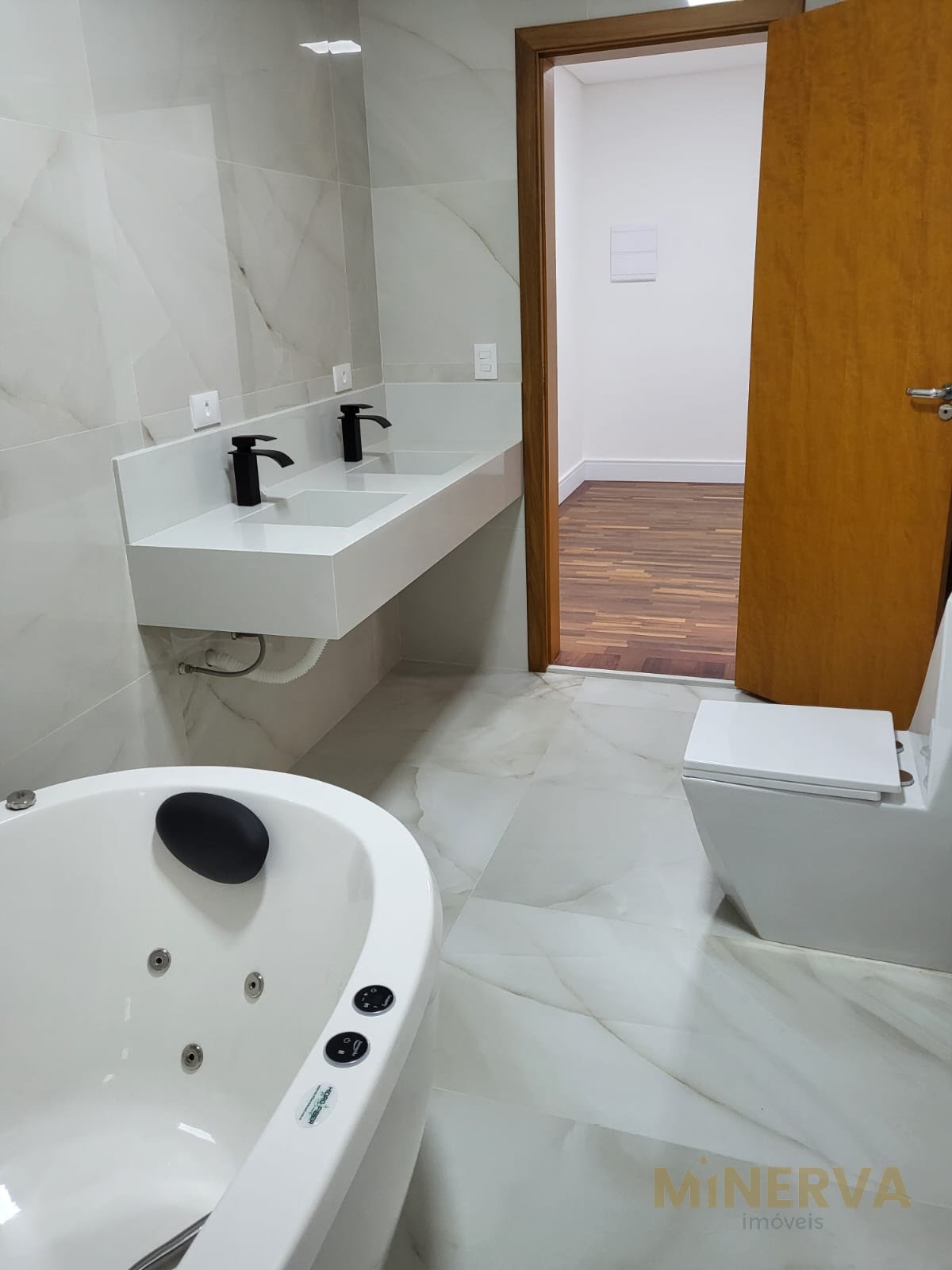 Casa à venda com 3 quartos, 3 suítes, 4 vagas e 355m² no Jardim Via Dutra, Arujá (SP) — foto 21 de 23