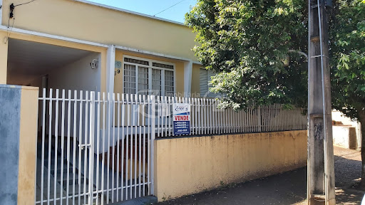 Casa em Vila Jardim  -  Adamantina