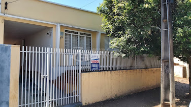 Casa em Vila Jardim  -  Adamantina