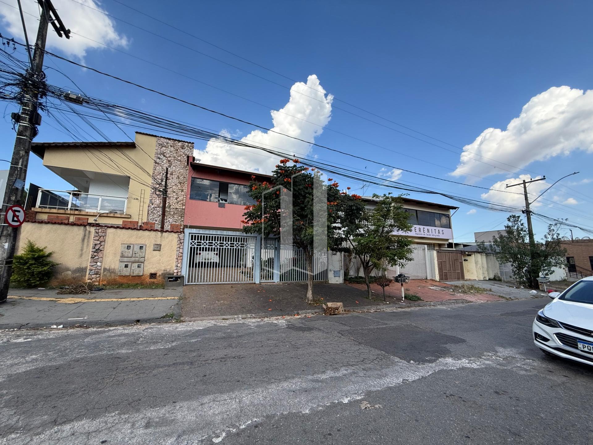 Casa à venda com 4 quartos, 3 suítes, 2 vagas e 224m² no Jardim América, Goiânia (GO) — foto 2 de 16