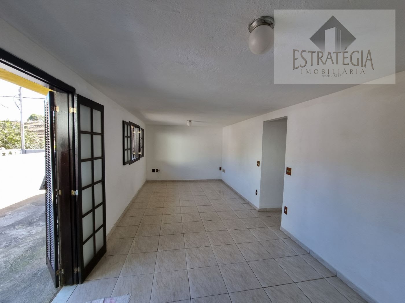 Casa à venda com 3 quartos, 1 banheiro, 1 vaga e 100m² no Castelanea, Petrópolis (RJ) — foto 3 de 11