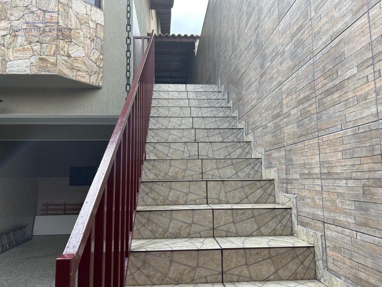 Escadas de acesso a casa